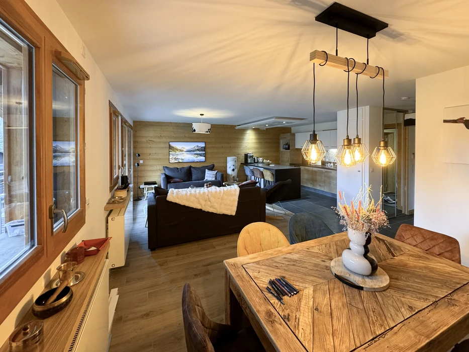 Chantier de rénovation intérieure en cours dans un sous-sol résidentiel